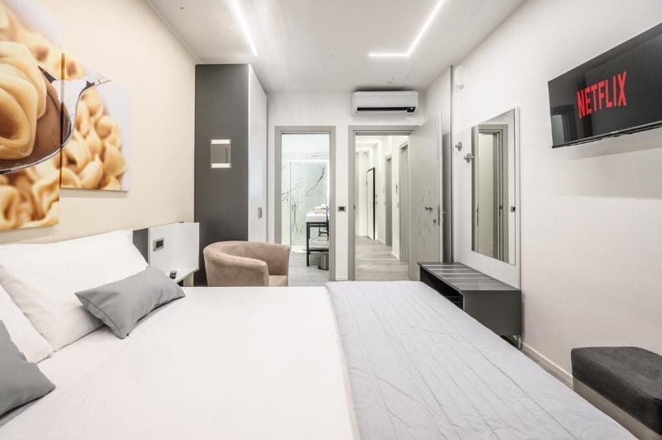 Comfort Double Room, 1 Double Bed, Private Bathroom | Frette Italian sheets, premium bedding, free minibar, in-room safe