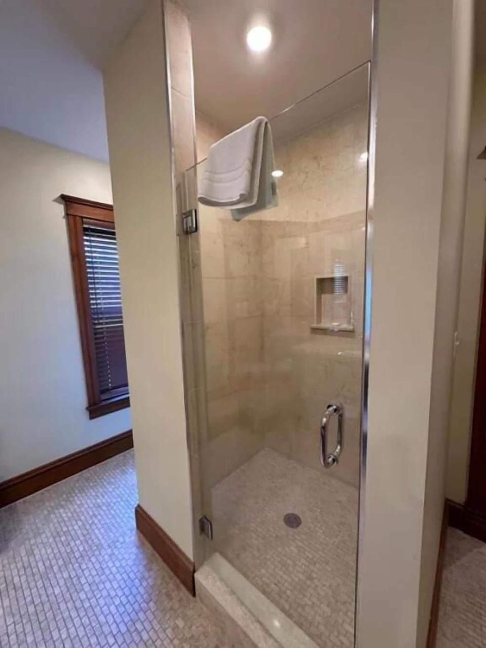 Shower, rainfall showerhead, free toiletries, hair dryer