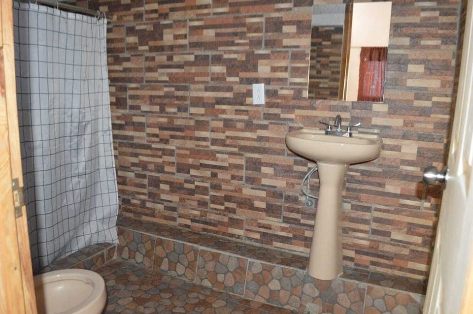 Basic Room | Bathroom