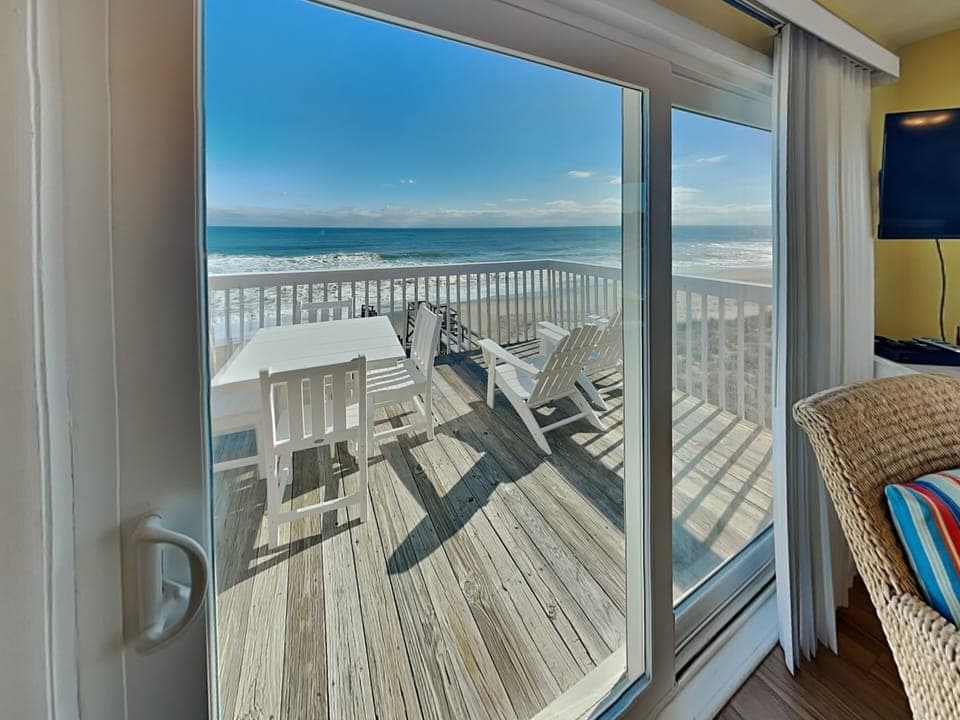 Condo (3 Bedrooms) | Property amenity
