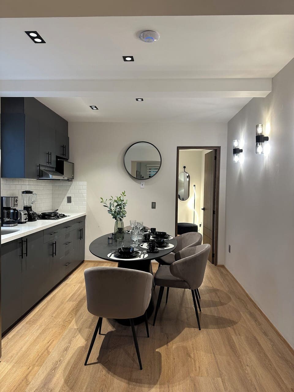 Elegante · Estilo New England · Departamento Superior · 2 Habitaciones | Individually decorated, individually furnished, laptop workspace