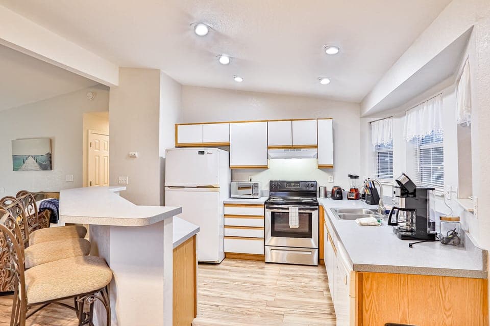 House, Multiple Beds, Patio, Garden View (Sunrise Cottage) | Private kitchen