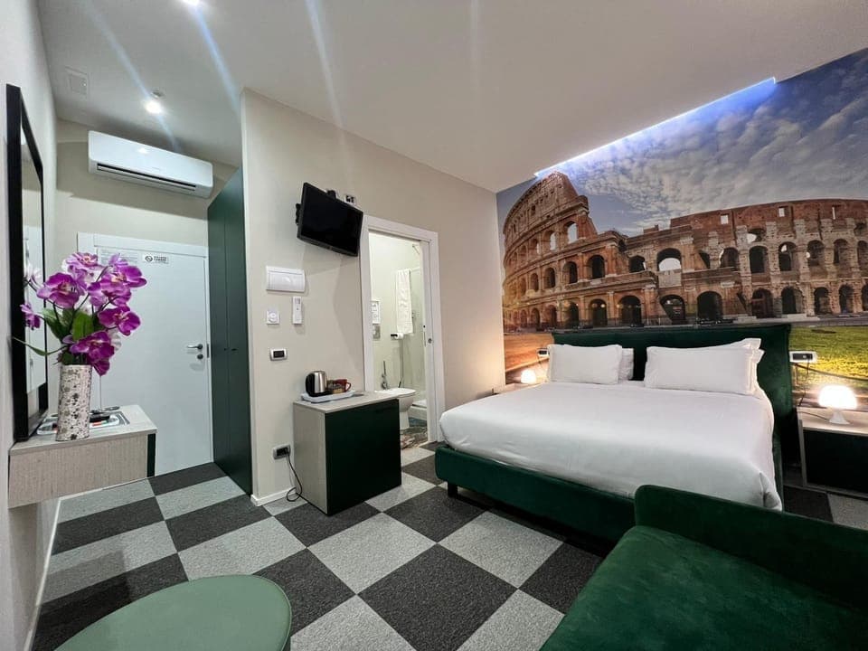 Comfort Double Room, 1 King Bed, Non Smoking | Free minibar, desk, laptop workspace, iron/ironing board