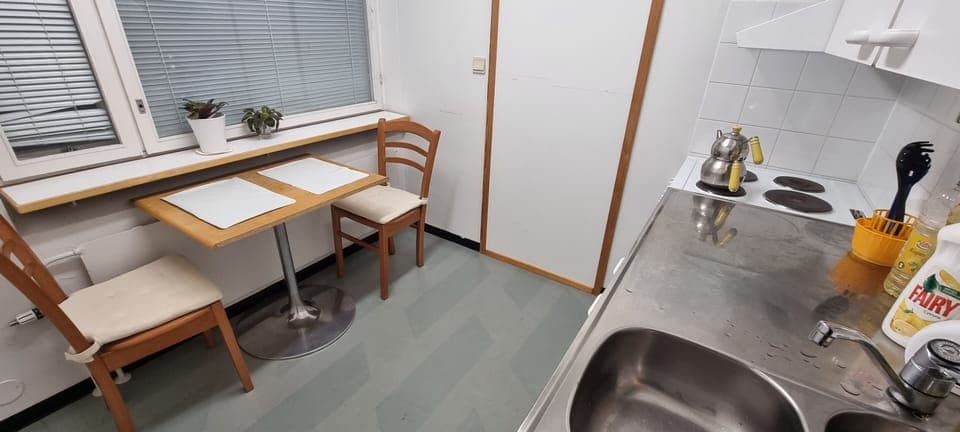 Comfort Single Room, Garden View | Shared kitchen facilities | Mini-fridge, microwave, oven, dishwasher