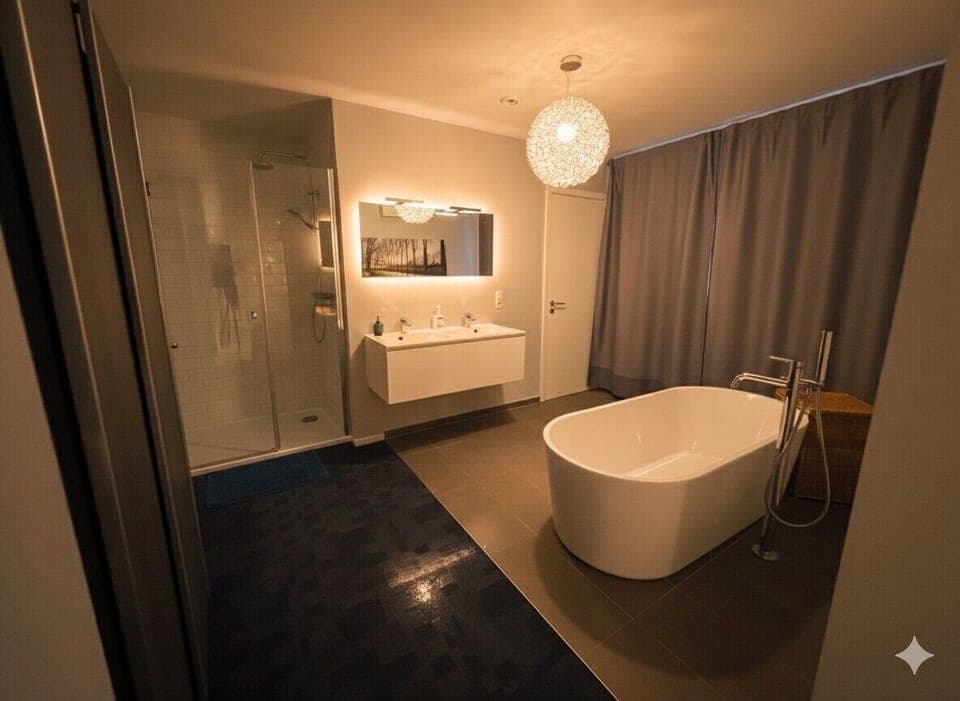 Deluxe Double Room | Bathroom | Towels, soap, shampoo, toilet paper