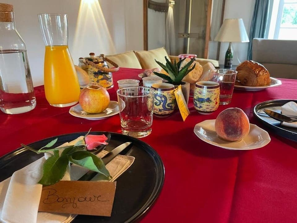 Deluxe Double Room, Garden View | Dining