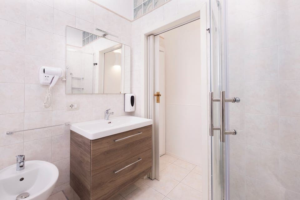 Deluxe Double Room, City View | Bathroom | Shower, free toiletries, hair dryer, towels