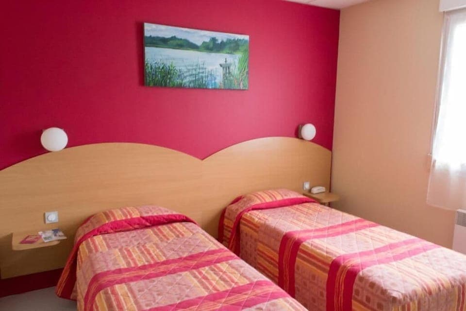 Desk, soundproofing, iron/ironing board, free WiFi