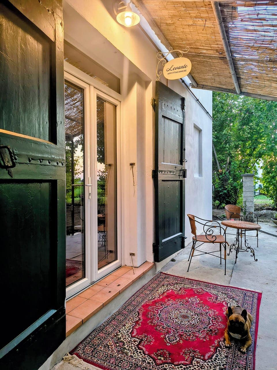 Classic Triple Room, Courtyard View | Outdoor dining