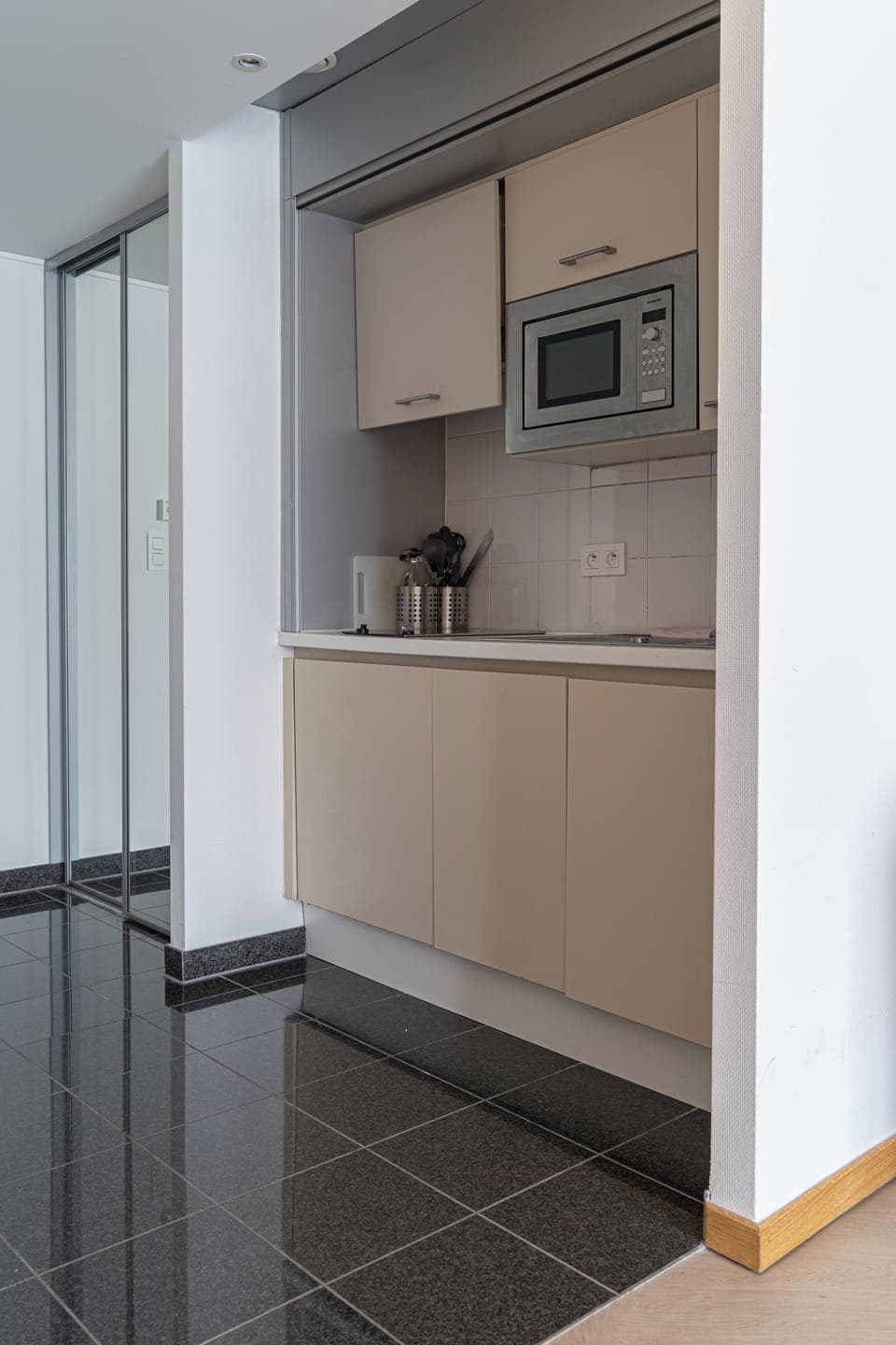 Superior Studio, 1 King Bed | Private kitchen | Fridge, microwave, stovetop, dishwasher