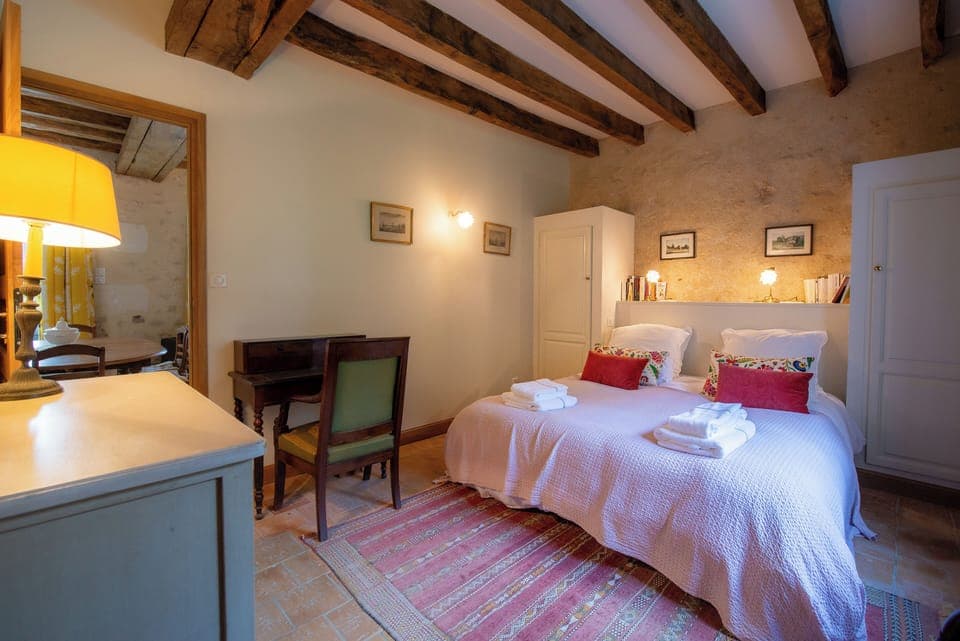 Deluxe House, Patio, Garden View | Desk, soundproofing, free WiFi