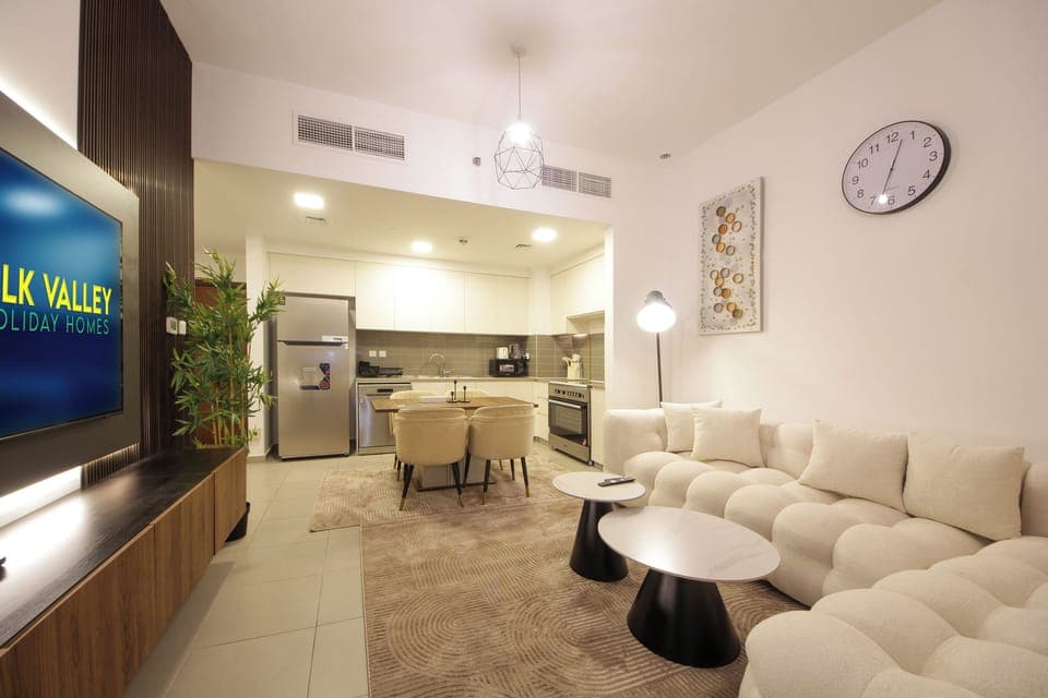 Luxury Apartment, 2 Bedrooms, Balcony, Pool View | Living area