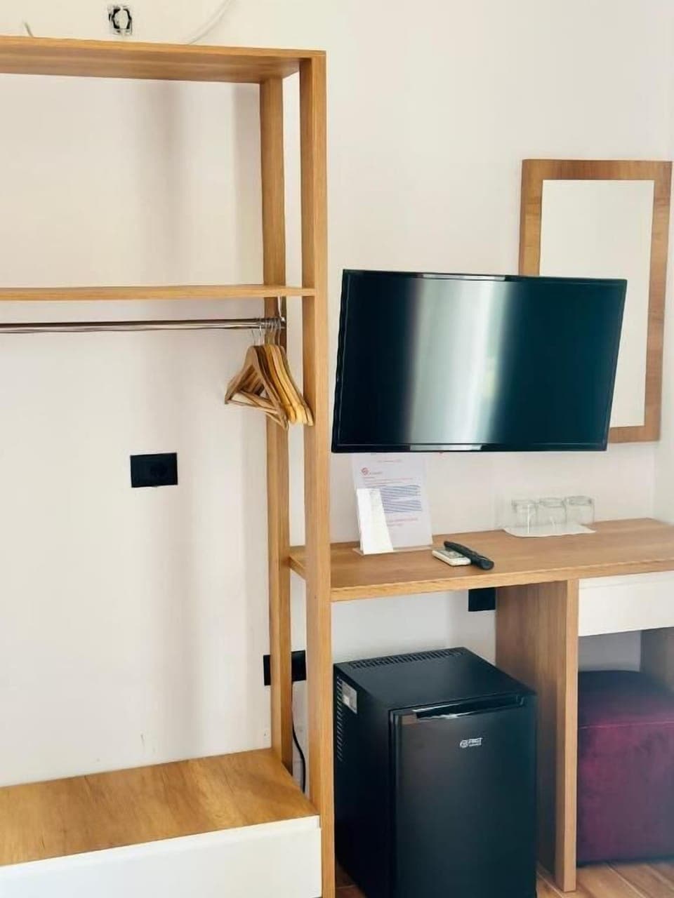 Classic Triple Room, Balcony, Garden View | Interior