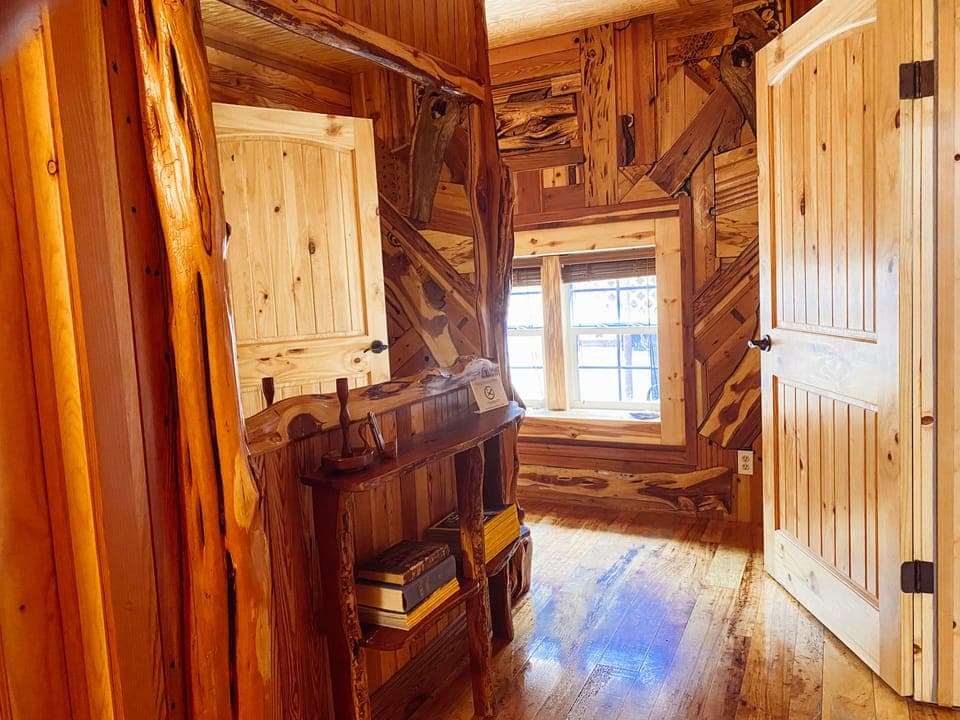 Standard Suite, 1 Queen Bed | Premium bedding, minibar, desk, soundproofing