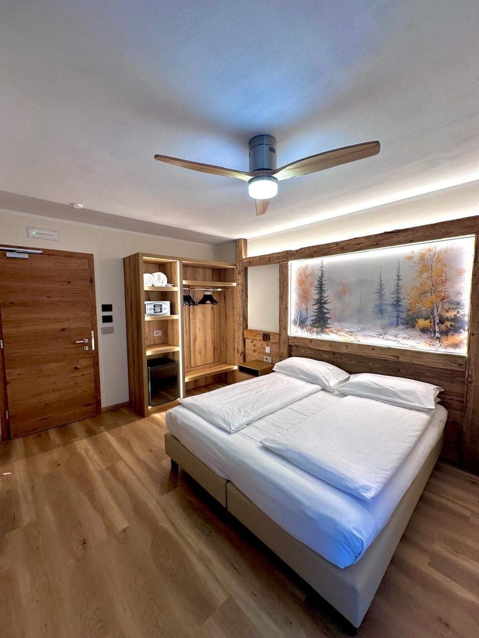 Superior Double or Twin Room | Hypo-allergenic bedding, down comforters, in-room safe, desk