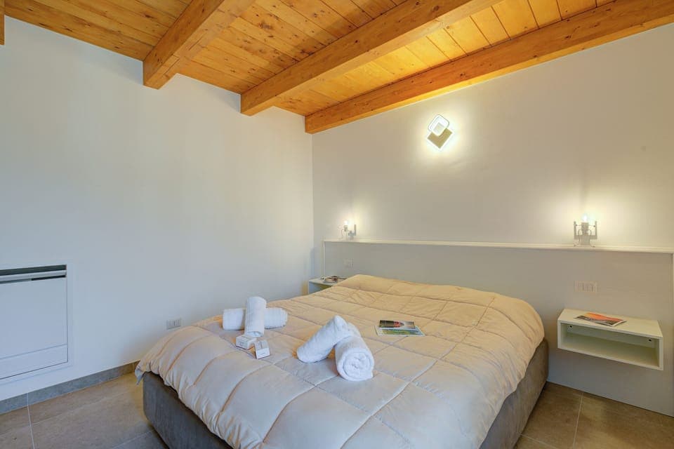 Family Apartment, Multiple Bedrooms (Residenza Lugana - apt 4) | 1 bedroom, free WiFi, bed sheets