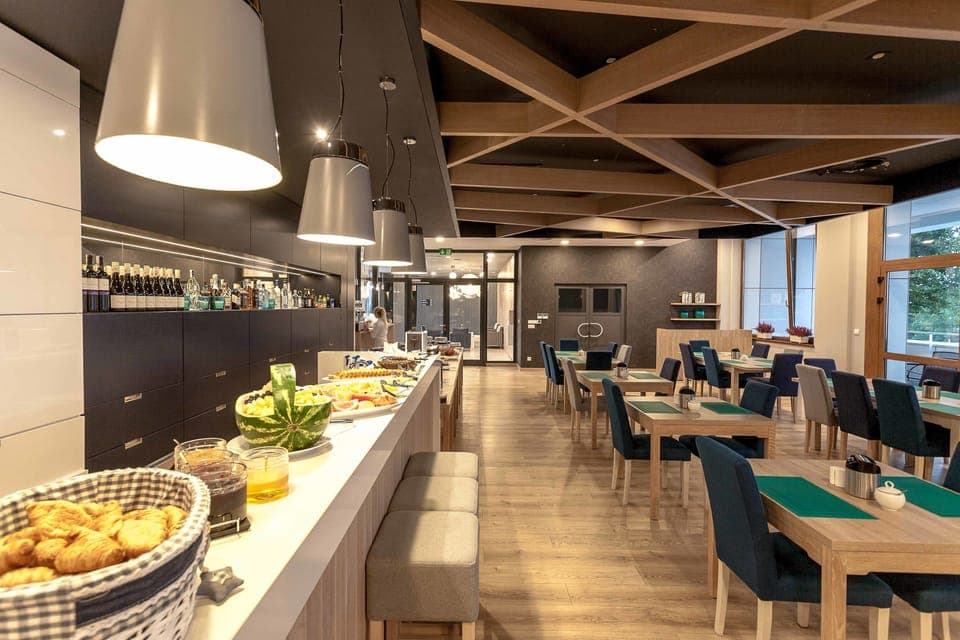 Breakfast, lunch, dinner served; Modern European cuisine 