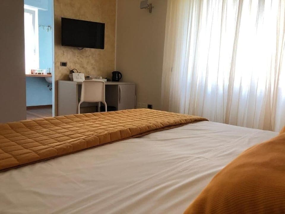 Superior Double Room, Garden View | Soundproofing, iron/ironing board, free WiFi