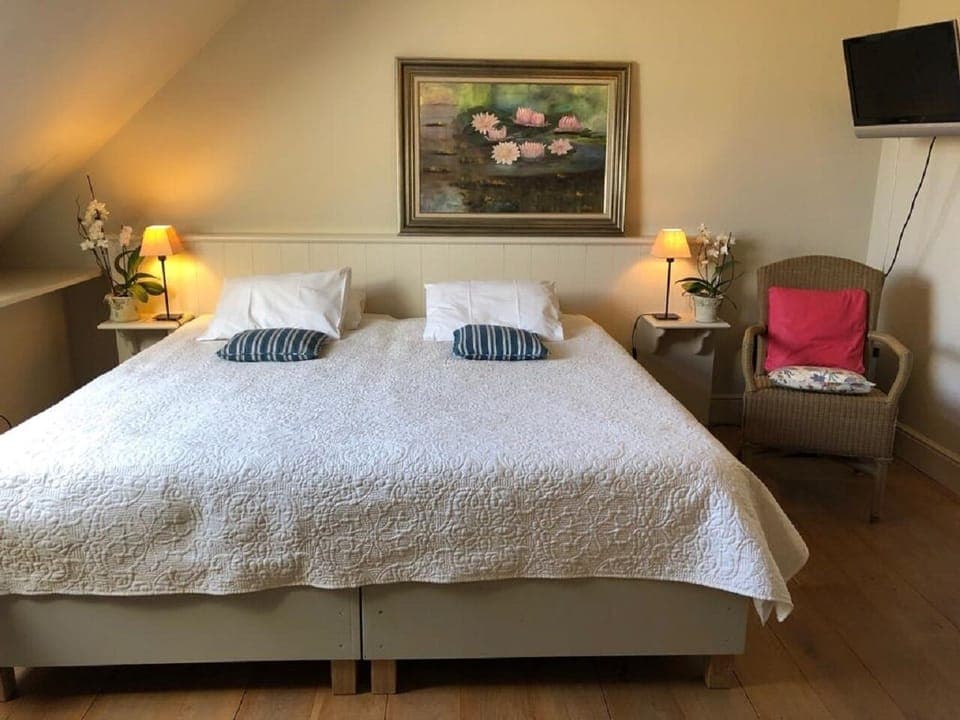 Deluxe Double Room | In-room safe, laptop workspace, soundproofing, iron/ironing board