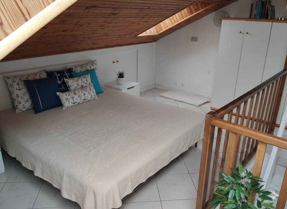 Basic Duplex, Partial Sea View | Iron/ironing board, bed sheets