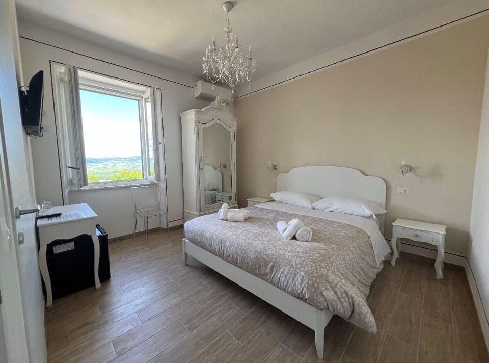 Double Room, Garden View | Desk, free WiFi