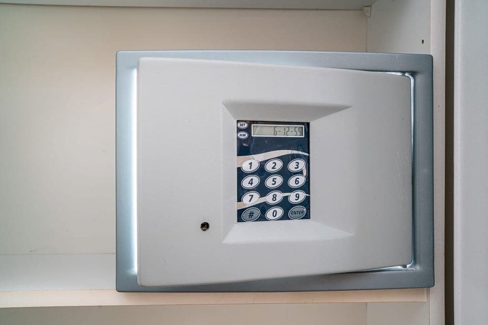 Minibar, in-room safe, desk, free WiFi