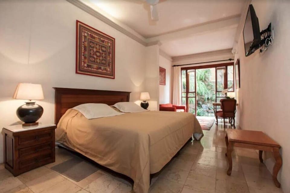 Suite (Vainilla) | Minibar, in-room safe, individually decorated, individually furnished