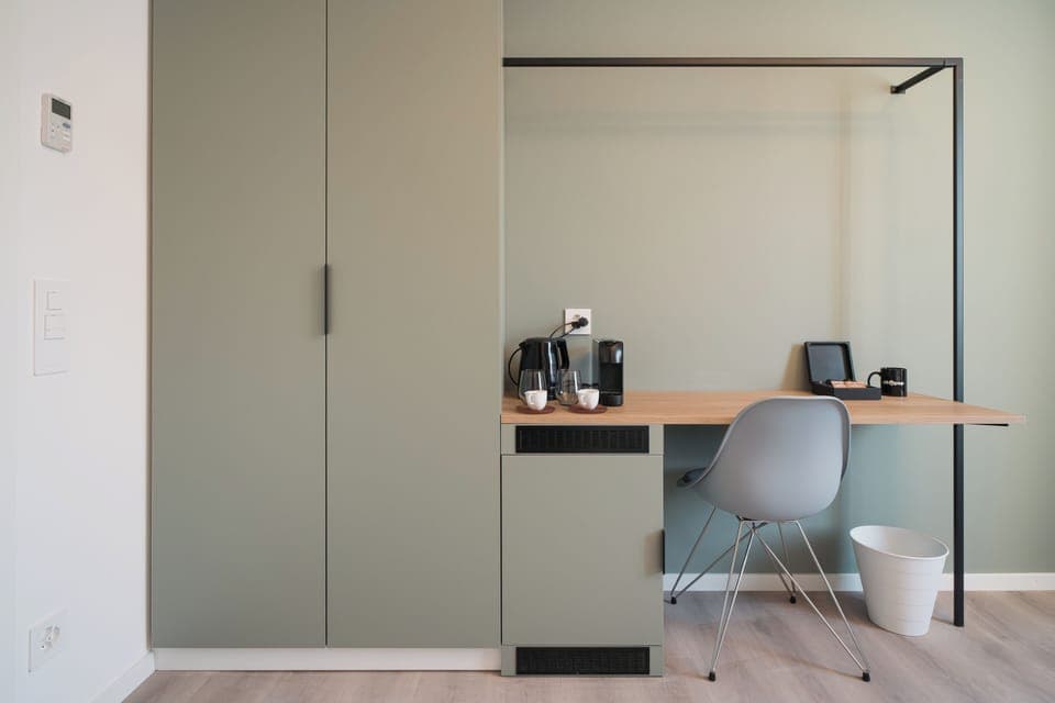 Single Room | Desk, laptop workspace, free WiFi