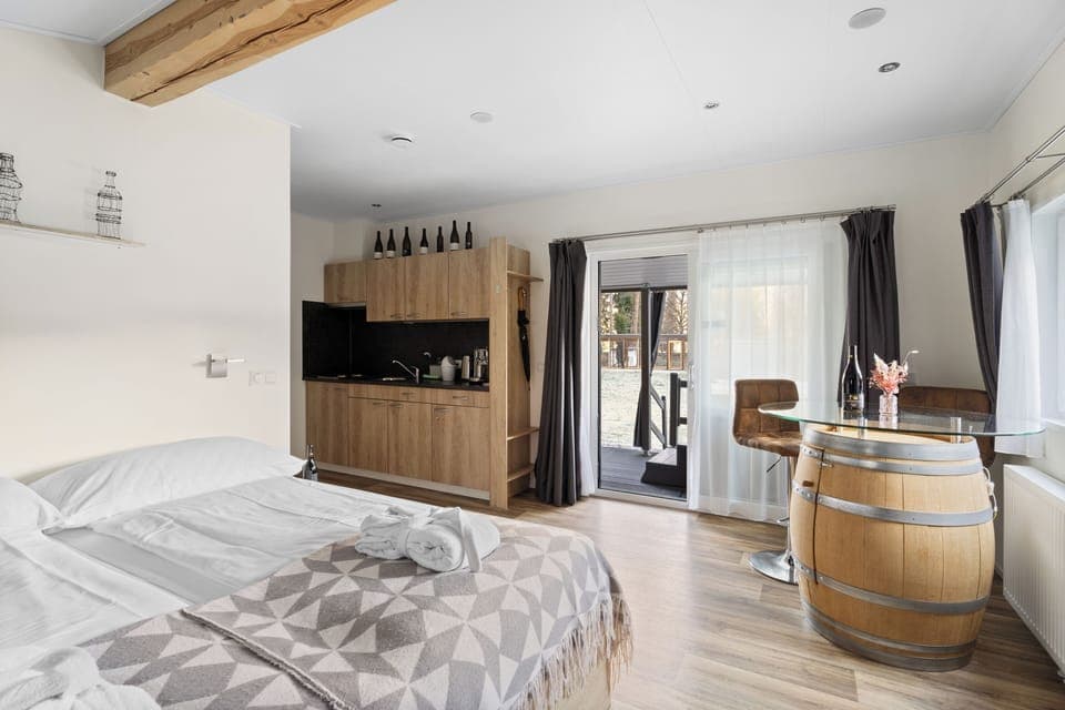 Villa Ardesia | Down comforters, in-room safe, desk, blackout drapes