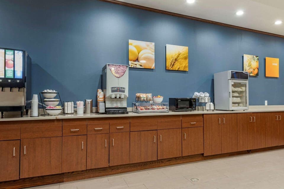 Free daily full breakfast