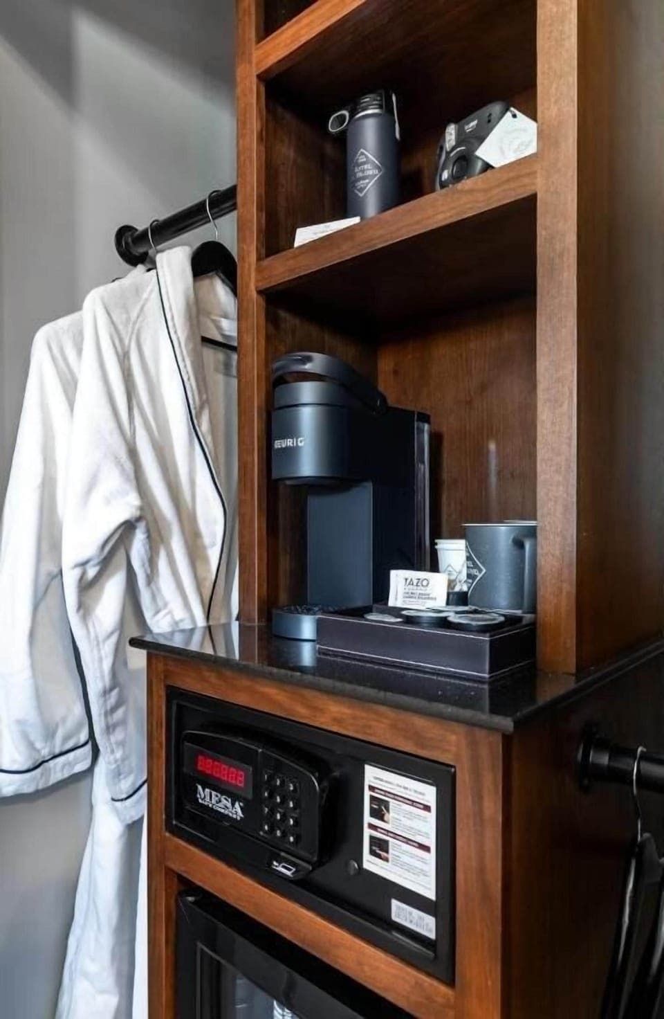 Single Room, City View | Interior