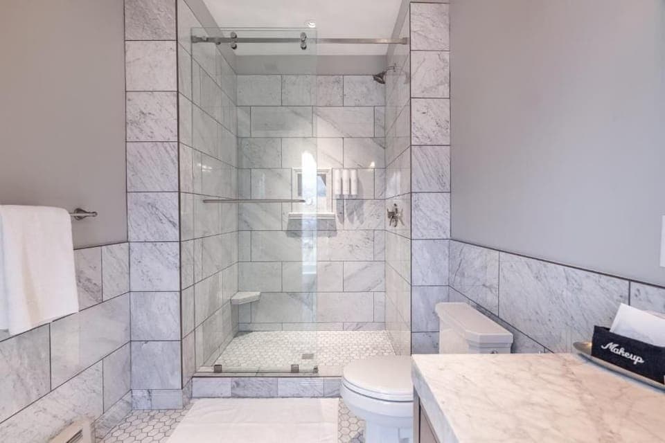 Single Room, City View | Bathroom | Shower, free toiletries, hair dryer, towels