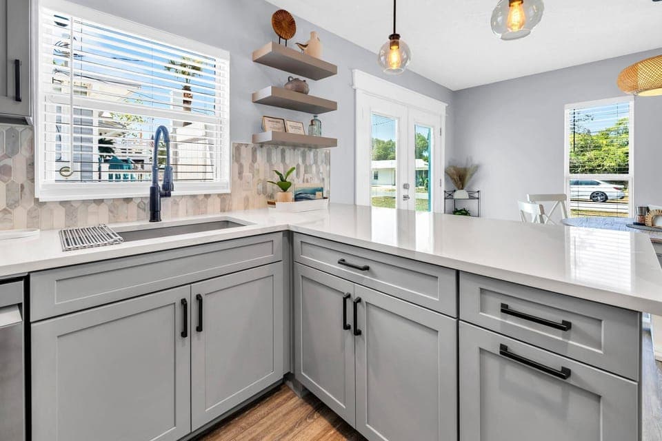 House, Multiple Beds (The Beach Bunker) | Private kitchen