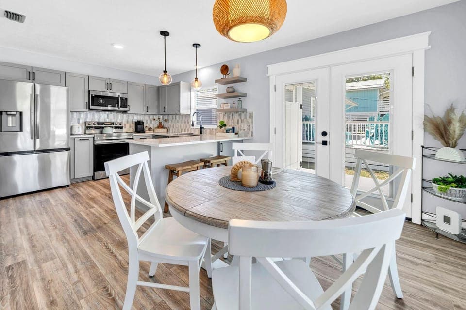 House, Multiple Beds (The Beach Bunker) | Private kitchen