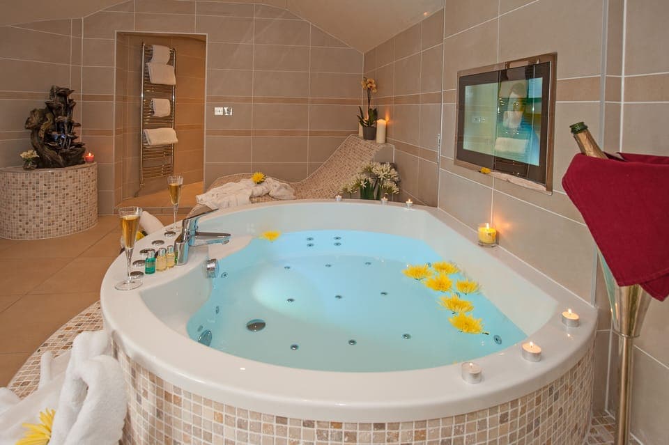 Luxury Suite (Honey) | Bathroom | Designer toiletries, hair dryer, bathrobes, towels