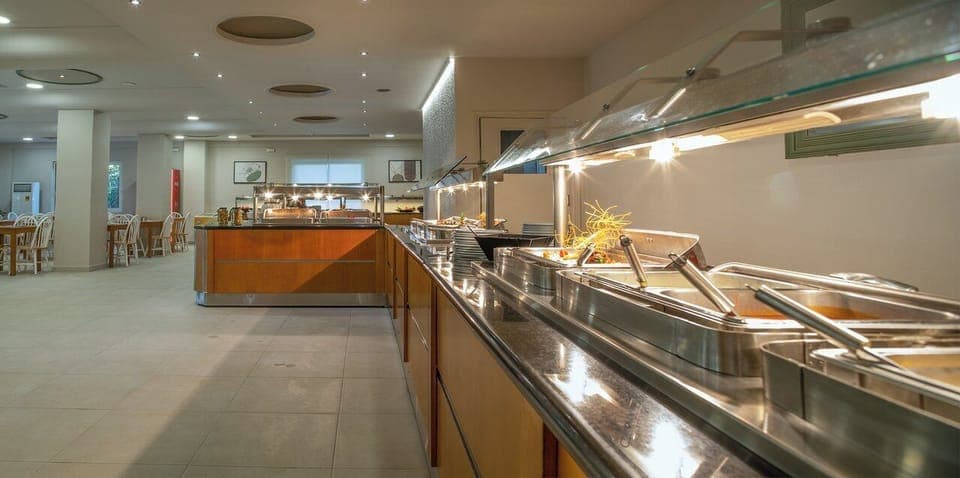 Breakfast, lunch and dinner served