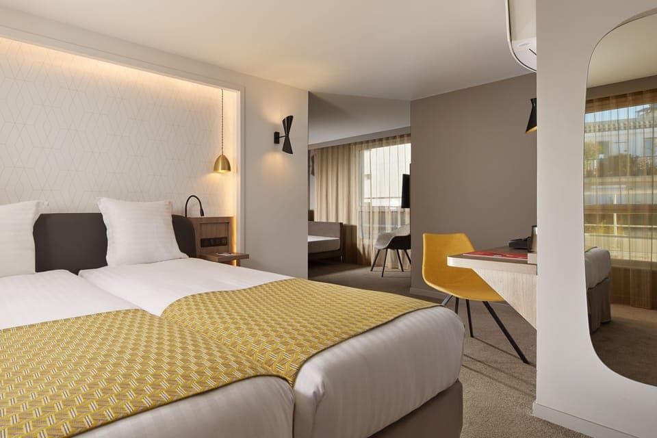 Junior Suite | Premium bedding, in-room safe, desk, laptop workspace