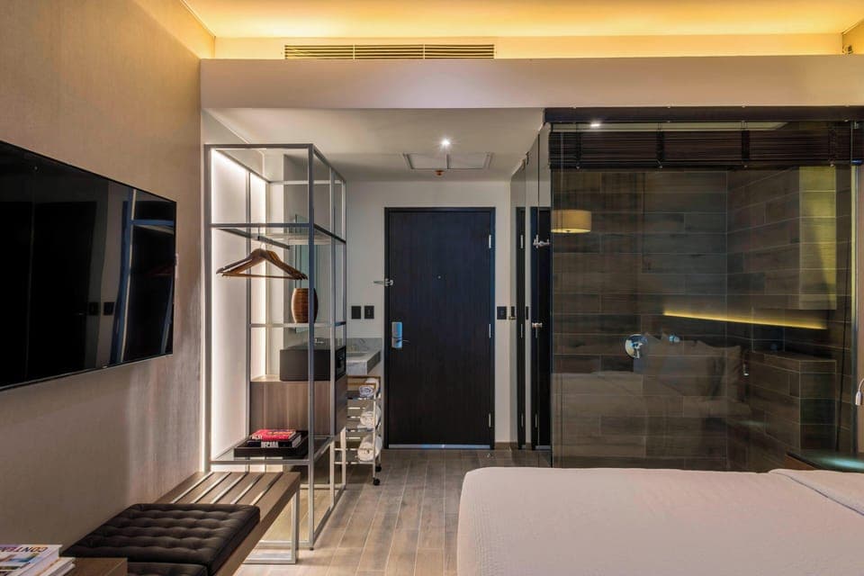 Room, 1 King Bed | In-room safe, desk, blackout drapes, soundproofing