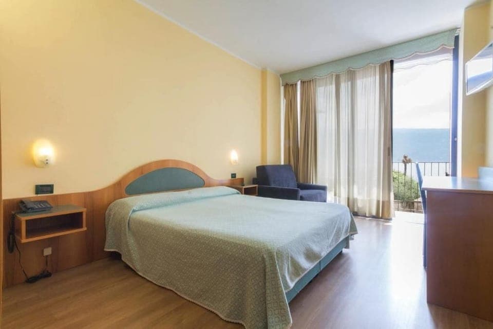 Superior Double Room, Balcony, Lake View | Free WiFi