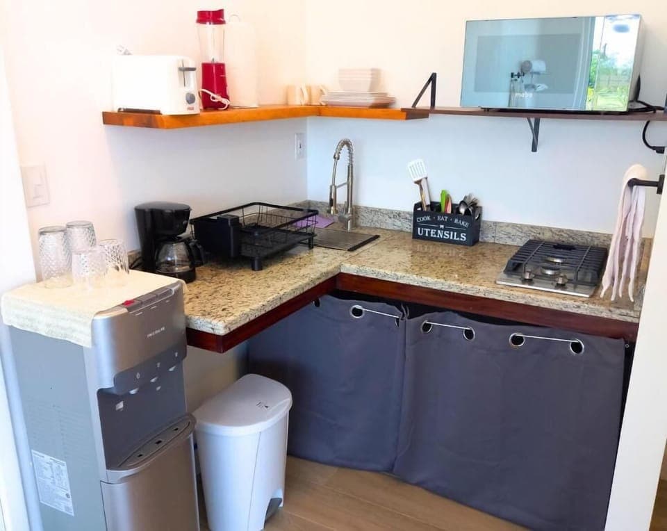 Honeymoon Penthouse, Balcony, Mountain View | Private kitchen
