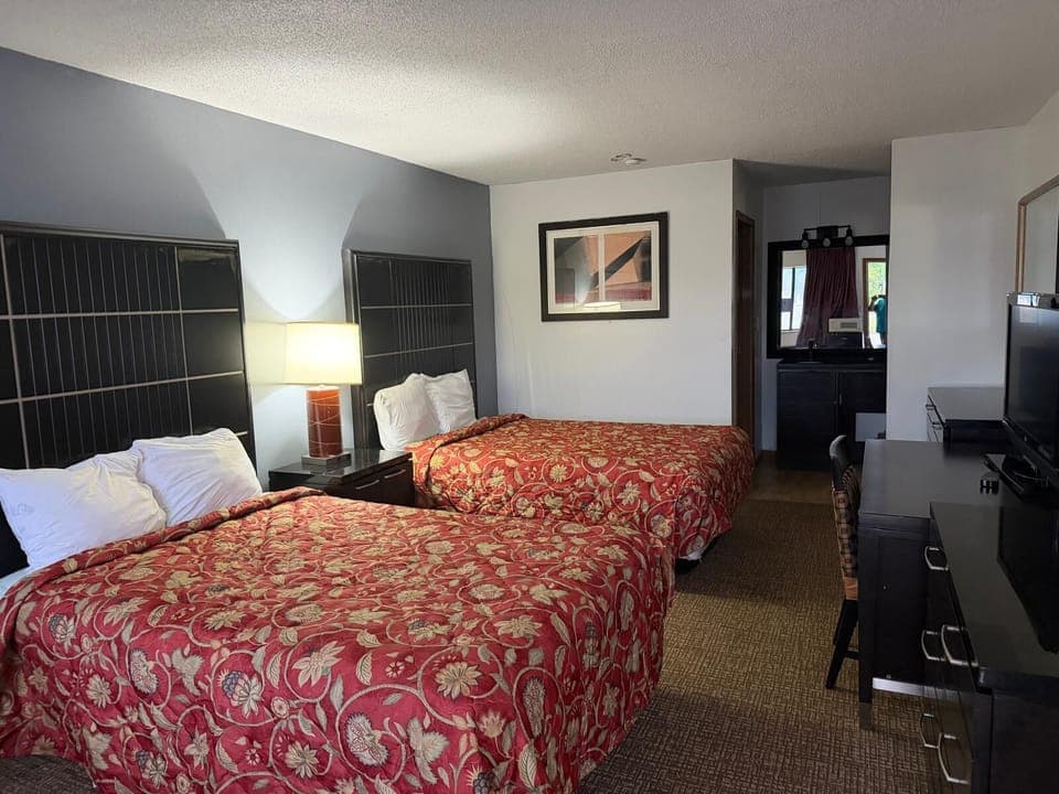 Studio, 2 Double Beds | Desk, free WiFi