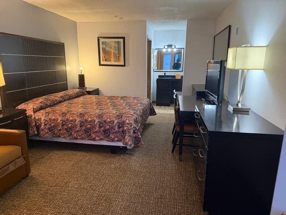 Studio, 1 King Bed | Desk, free WiFi