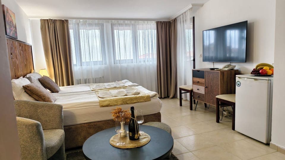 Deluxe Apartment, 1 Bedroom | Individually furnished, desk, iron/ironing board, free WiFi