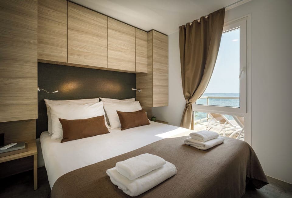 2 bedrooms, down comforters, in-room safe, free WiFi