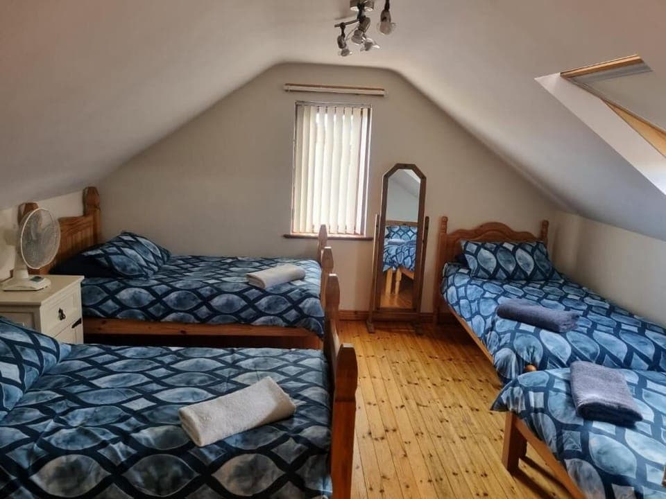 Classic Quadruple Room | Iron/ironing board, free WiFi