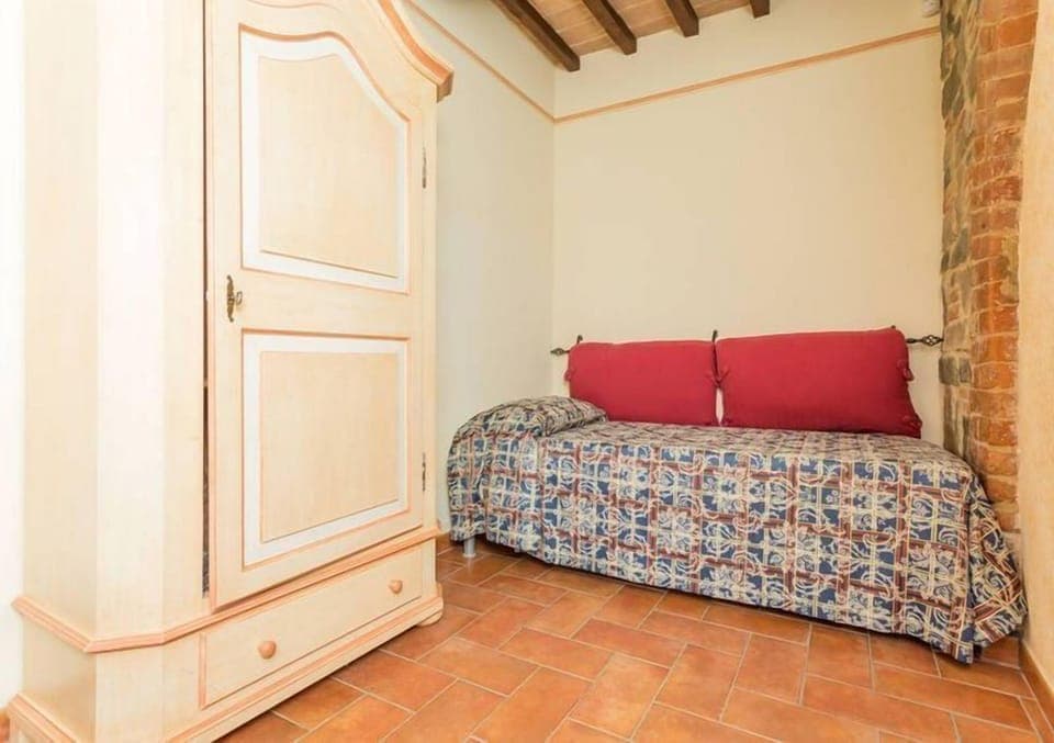 Apartment, 2 Bedrooms | 1 bedroom, premium bedding, soundproofing, free cribs/infant beds