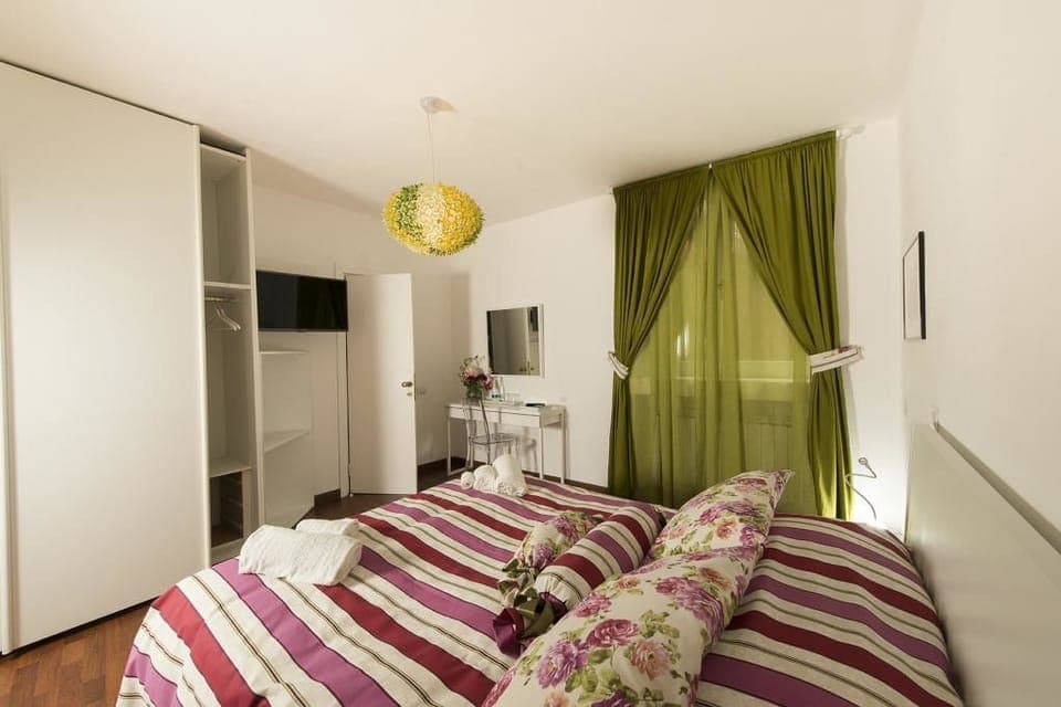 Double Room | Desk, free WiFi, bed sheets