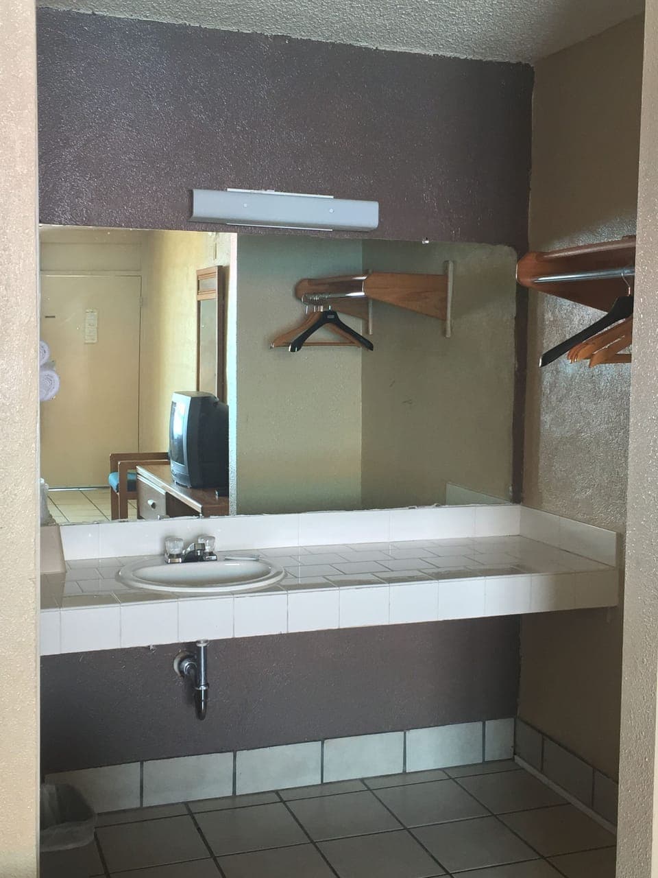 Economy Double Room, 2 Double Beds, Non Smoking | Bathroom amenities | Combined shower/tub, towels