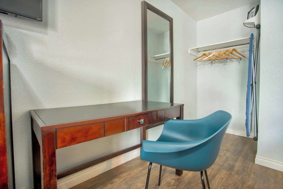 Blackout drapes, free WiFi, bed sheets