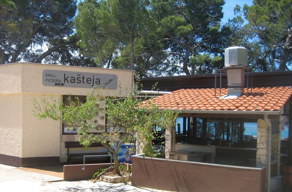 4 restaurants, international cuisine